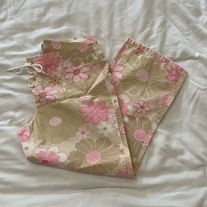 Super cute flower Capri pants